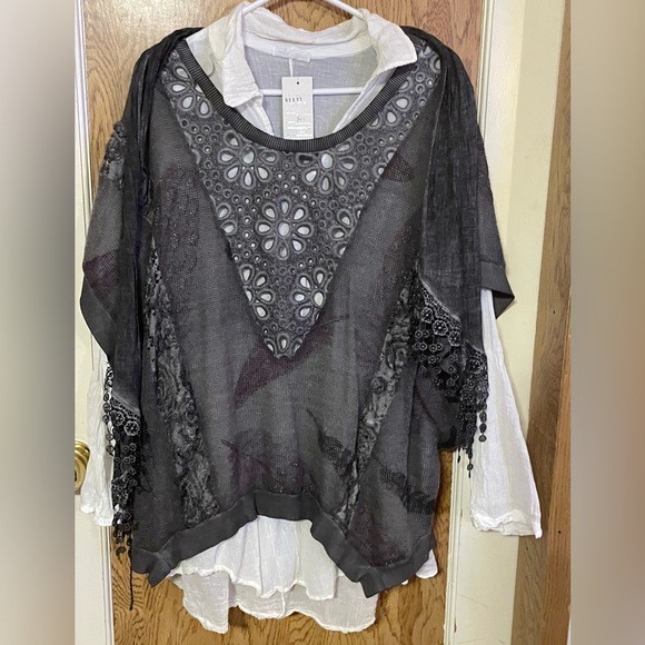 🌹Gorgeous and very unique shier lace blouse🌹 - Picture 3 of 6